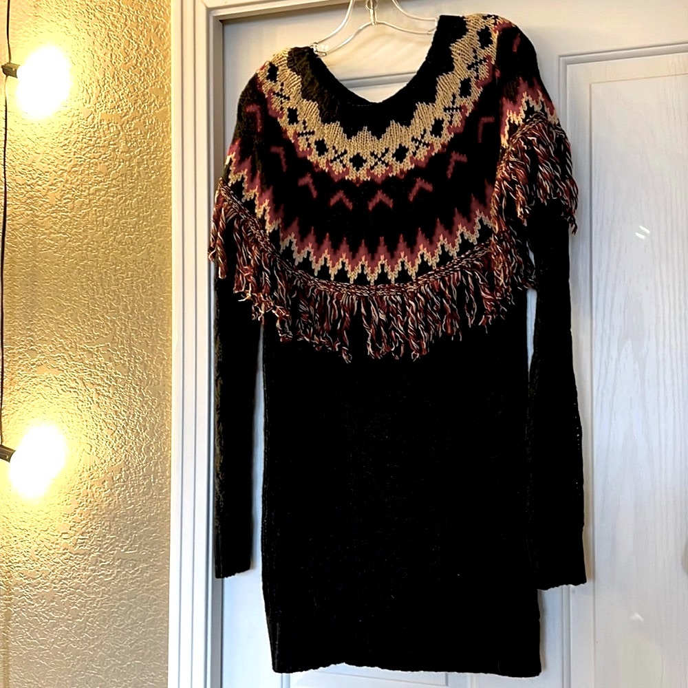 Boutique beautiful sweater with fringe